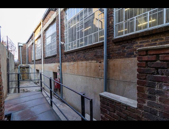 2,000M² WAREHOUSE FOR SALE IN VILLAGE MAIN